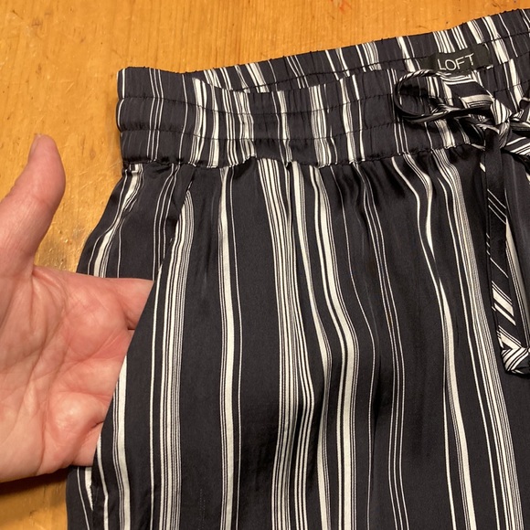 Ann Taylor LOFT Black & White Striped Shorts New - Picture 9 of 10